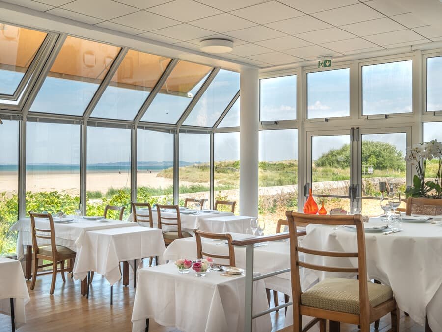 Hôtel de la Plage, Restaurant in Sainte-Anne-la-Palud