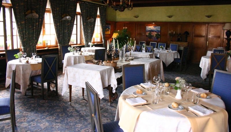 Aux Armes de France restaurant in Corbeil-Essonnes