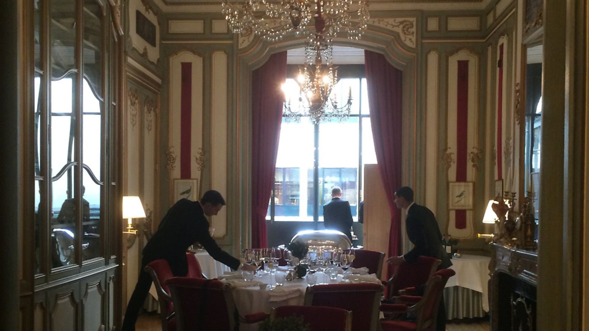 Le Clarence, Restaurant in Paris