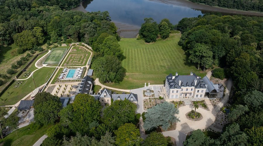 Domaine de Locguénolé & Spa hotel in Kervignac, France