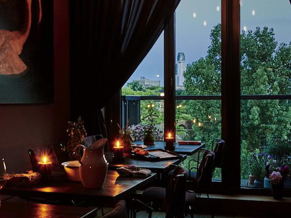 Seven Swans, Frankfurt on the Main, Germany