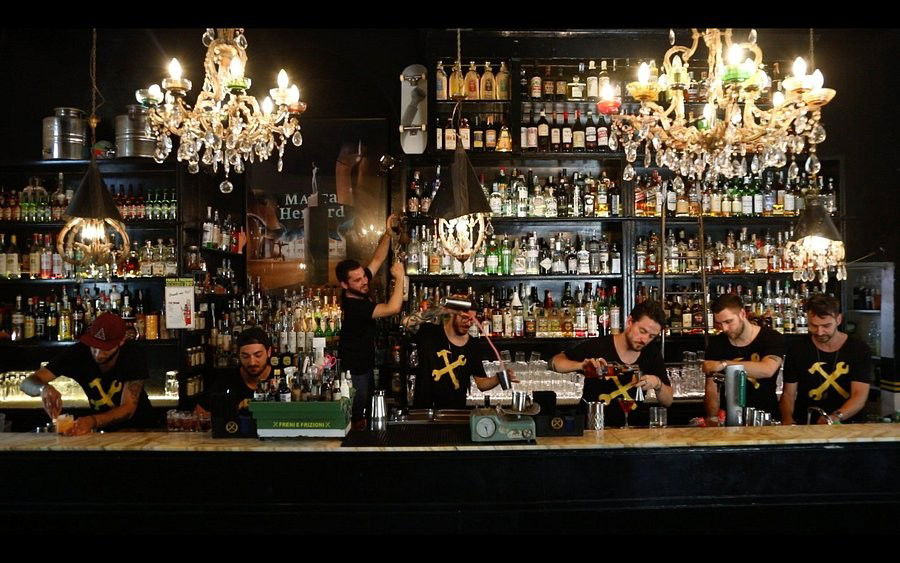 Freni e Frizioni, Bar in Rome