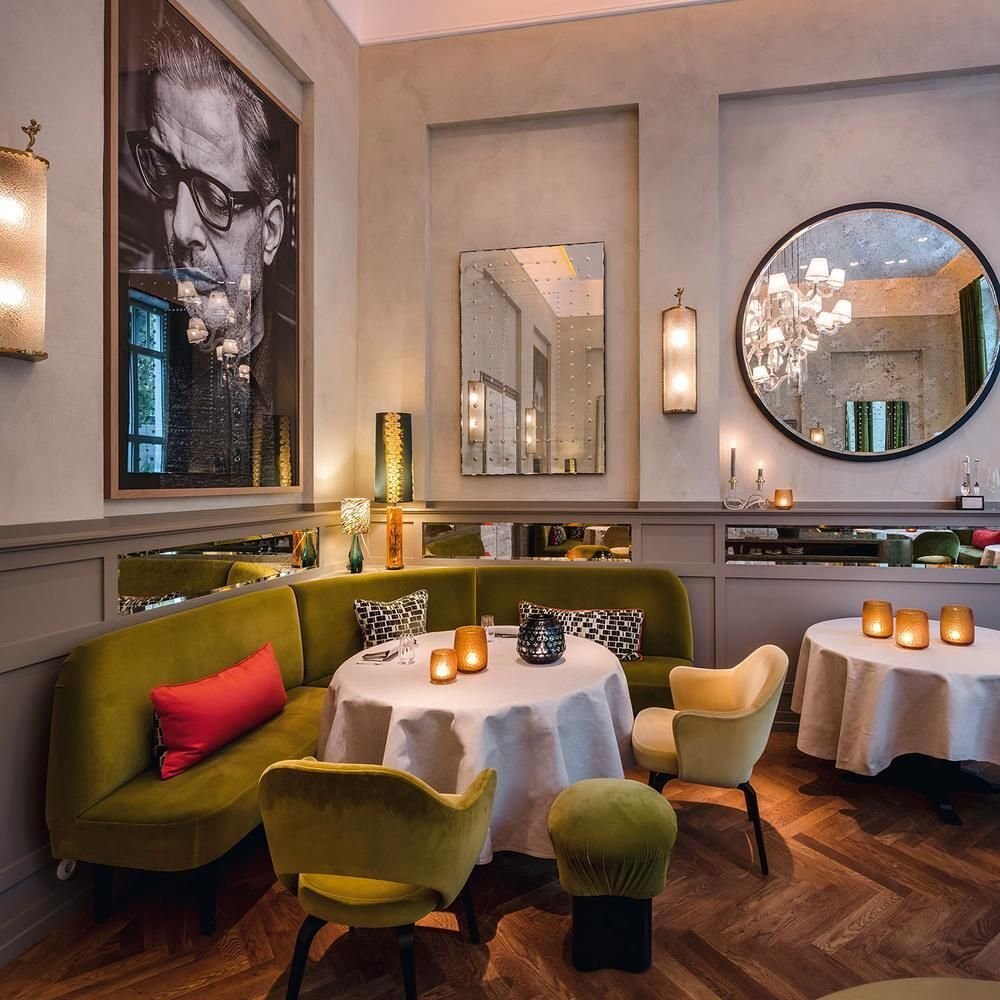 LOUIS restaurant