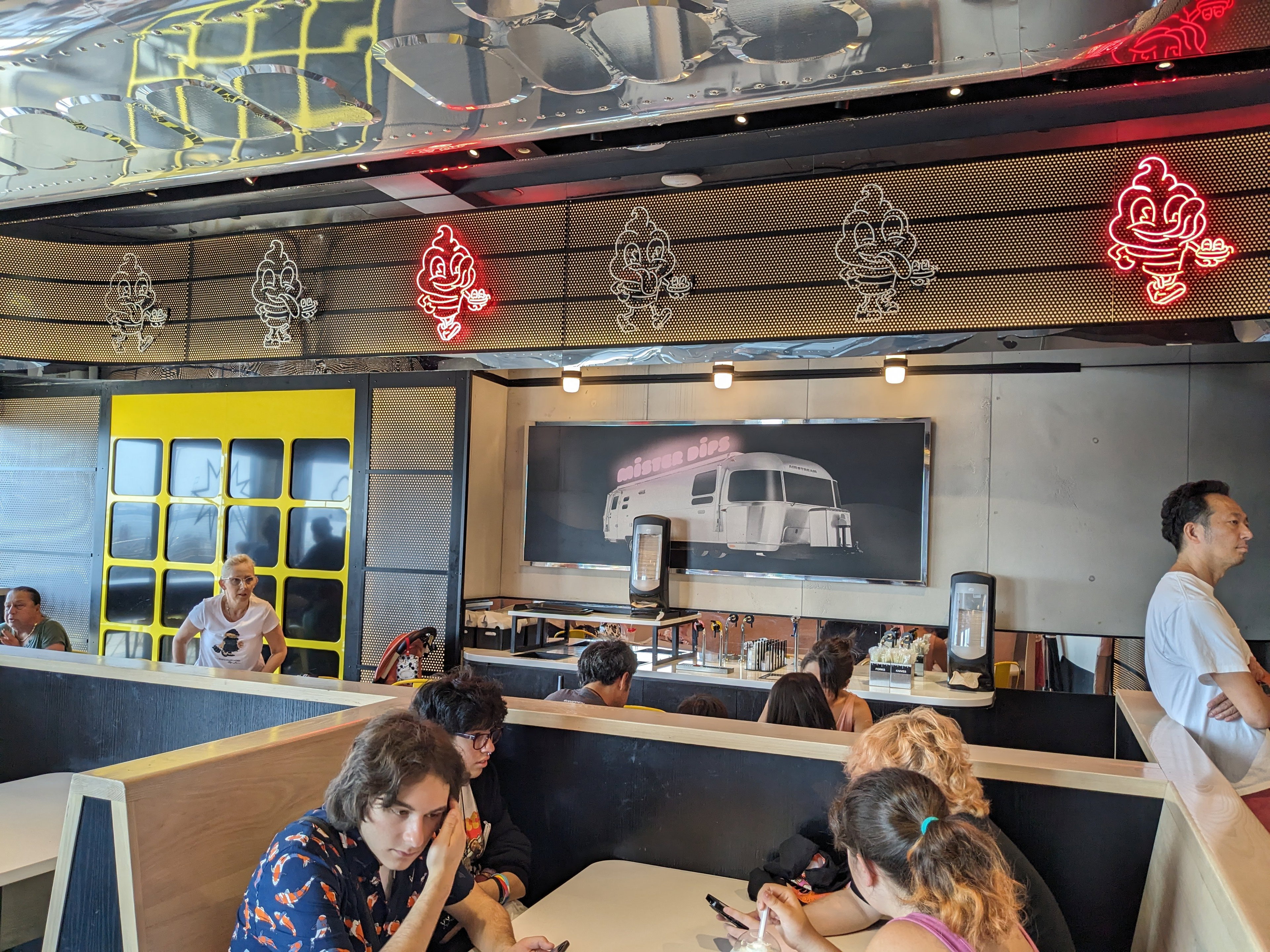 Mister Dips restaurant in New York City, United States