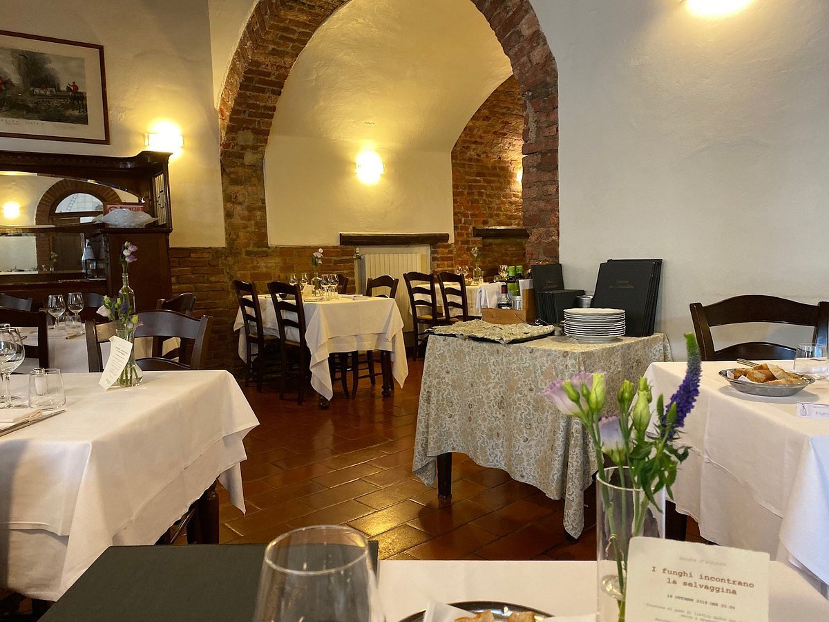 Asina Luna restaurant in Peschiera Borromeo, Italy