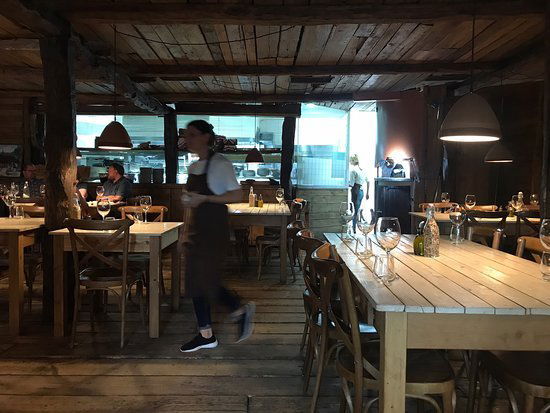 Mullixhiu, Restaurant in Tirana