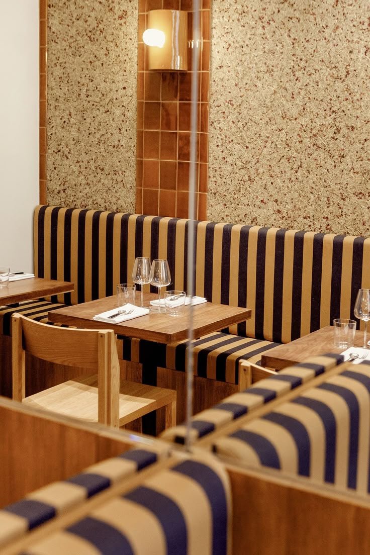 Oktobre, Restaurant in Paris