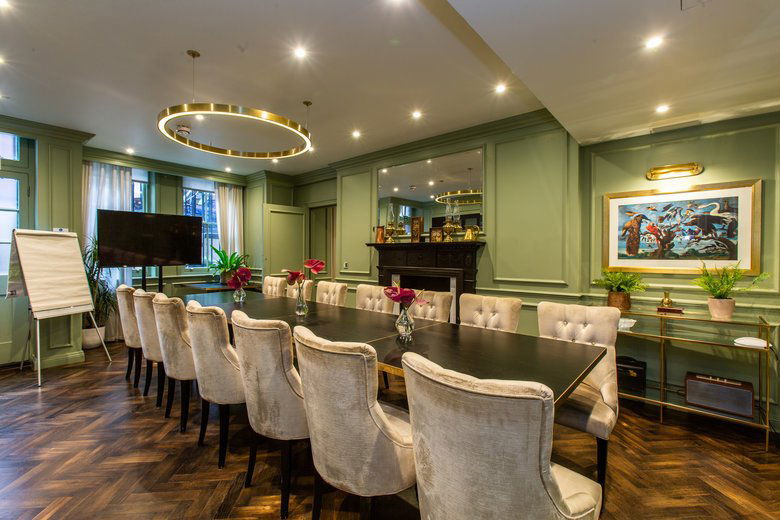 Hans' Bar & Grill, Restaurant in London