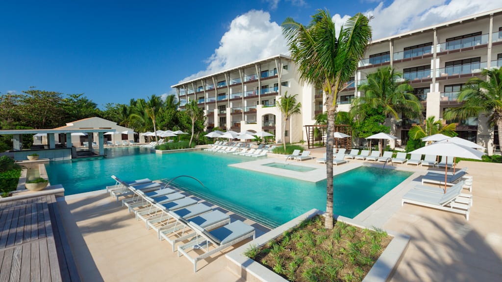 UNICO 20°N 87°W Hotel Riviera Maya