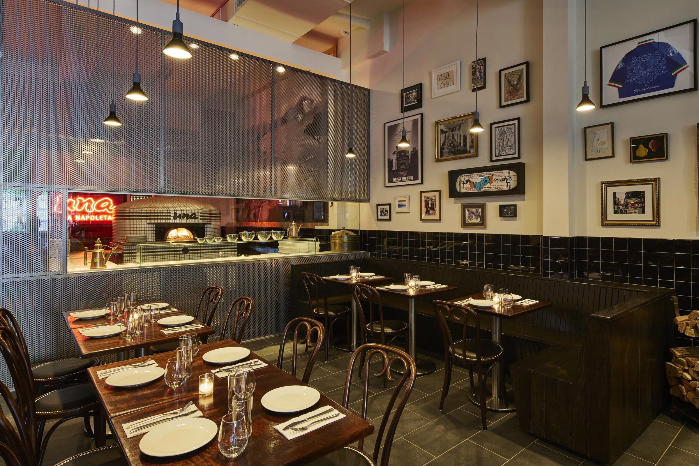 Una Pizza Napoletana restaurant in New York City