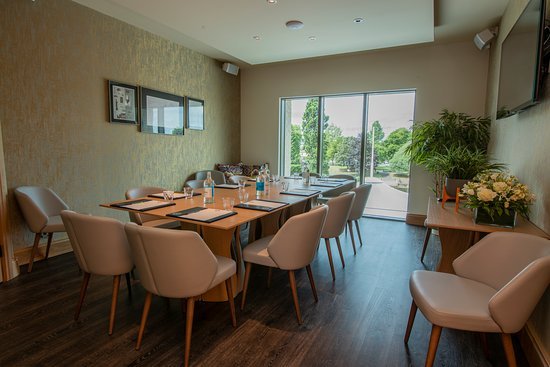 Roux at Skindles, Restaurant in Taplow