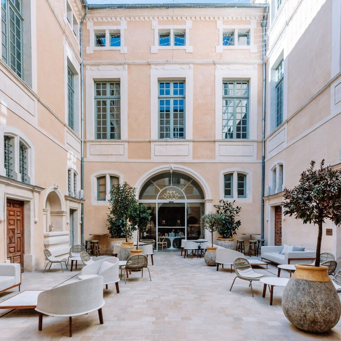Aux Plaisirs des Halles restaurant in Nîmes, France