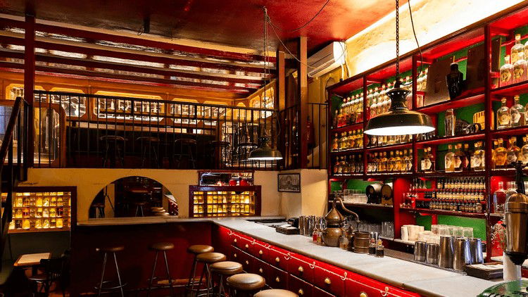 Dr. Stravinsky, Bar in Barcelona