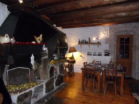 Lou Pinatou, Restaurant in Solignac-sous-Roche