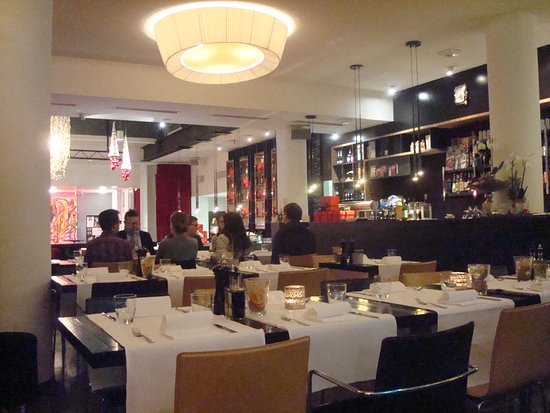 commedia, Restaurant in Tokyo