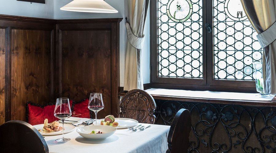 Oste Scuro - Finsterwirt restaurant in Brixen, Italy