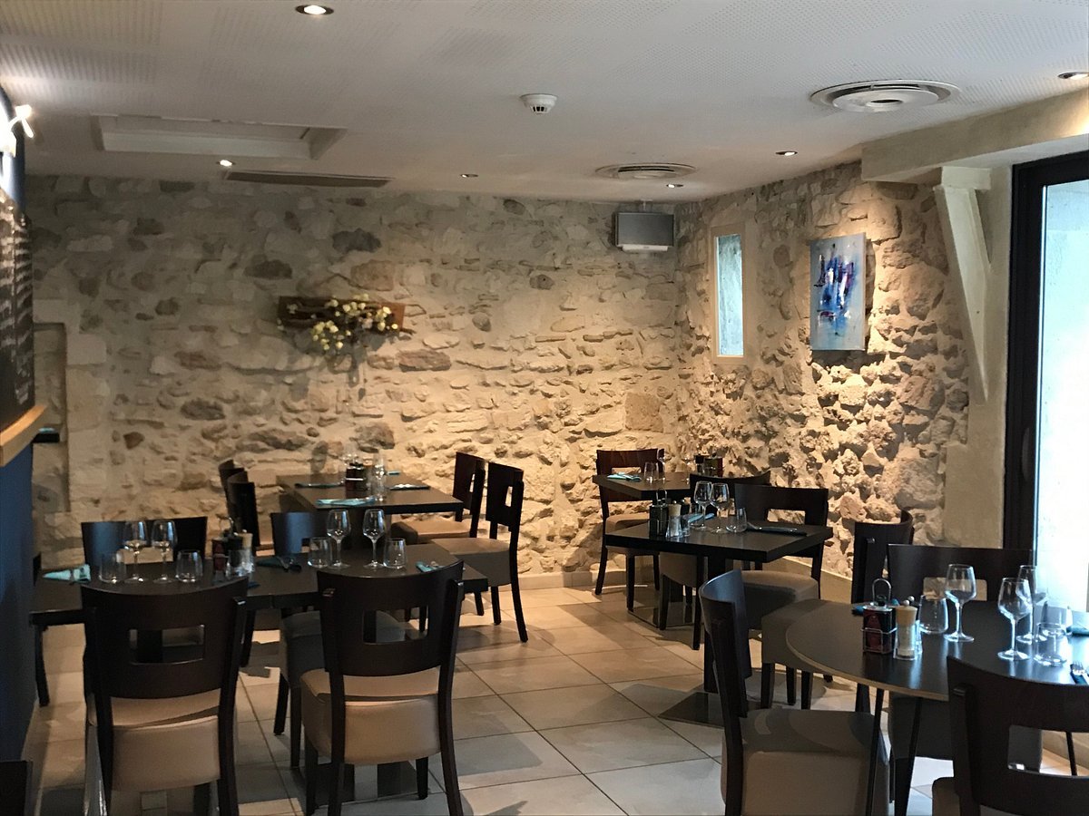 Chapeau de Paille - Bistrot Provençal restaurant in Saint-Rémy-de-Provence, France