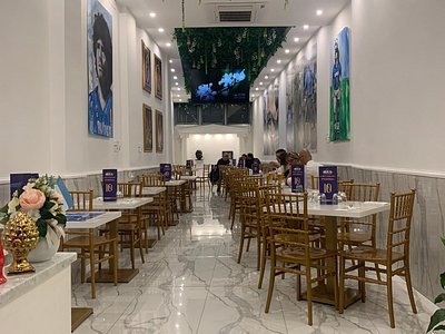 Palazzo Petrucci Pizzeria restaurant in Naples, Italy