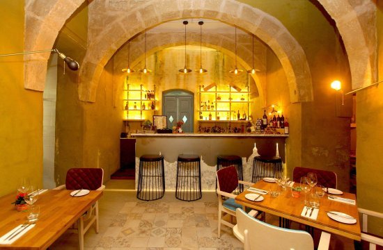 Grotto Tavern, Restaurant in Rabat