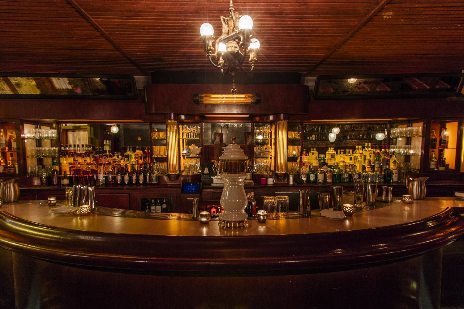 Queen Mary bar in Chicago, United States