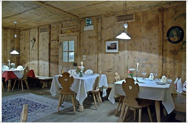 Ansitz Steinbock, Restaurant in Villandro