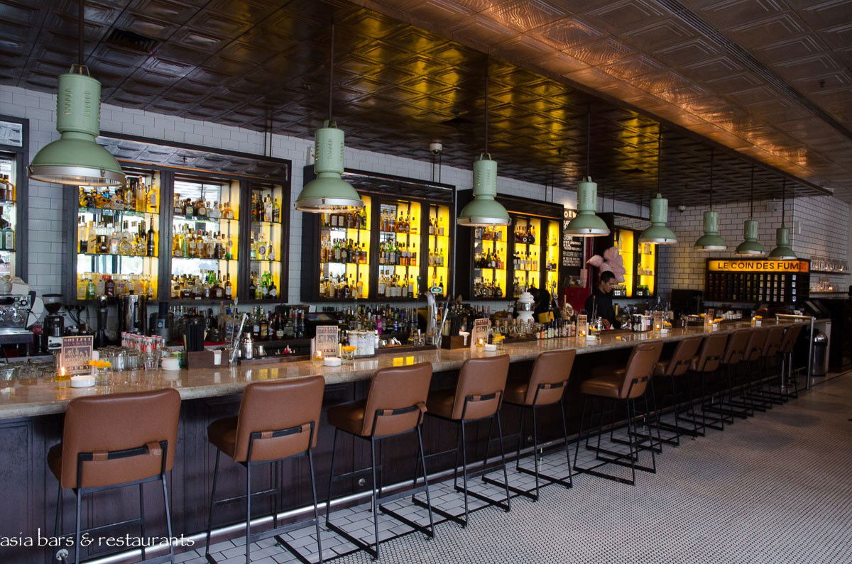 Loewy, Bar in Jakarta