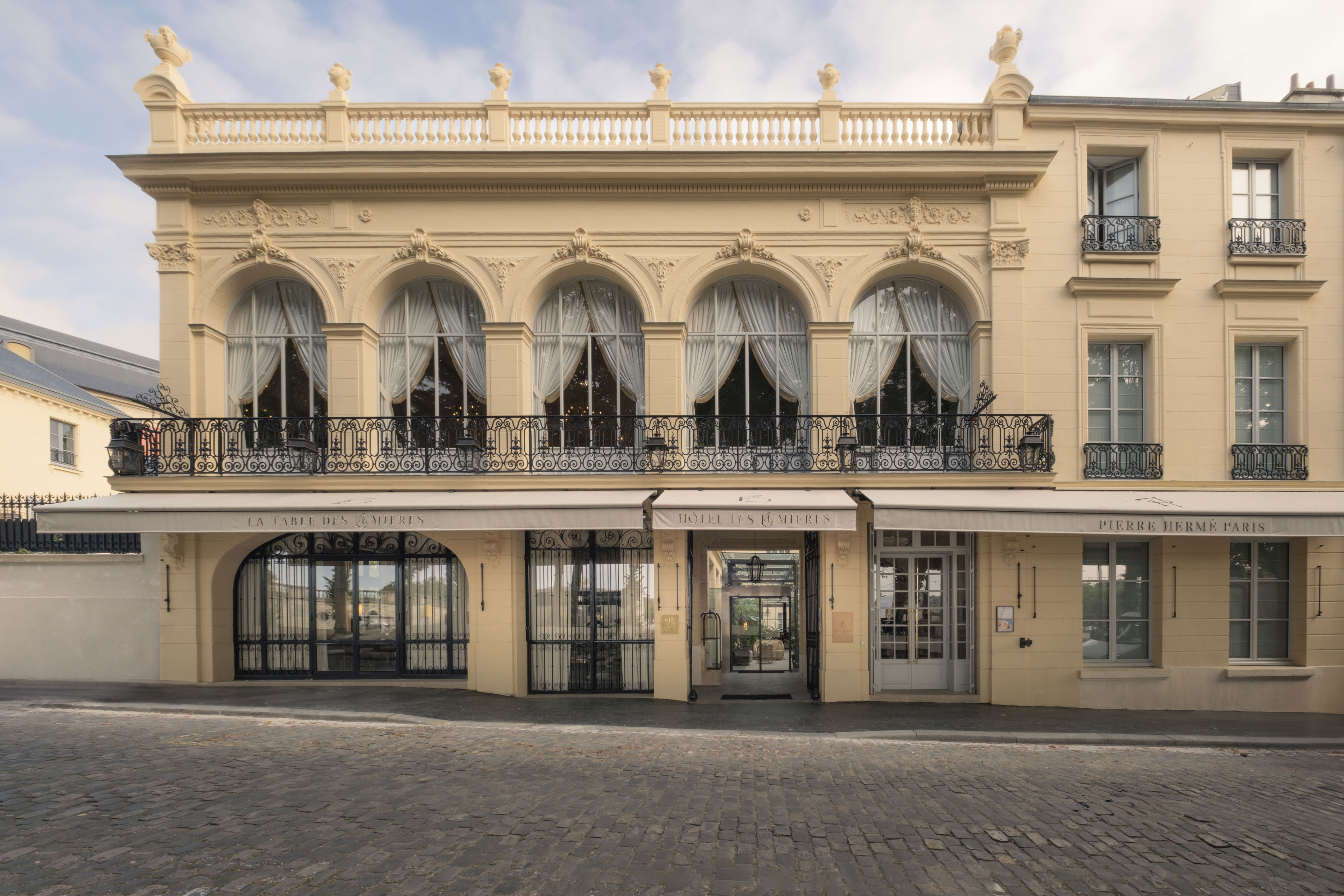 Hôtel Les Lumières Versailles, Hotel in Versailles