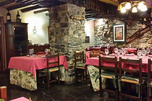 Es Arraïtzes, Restaurant in Garos