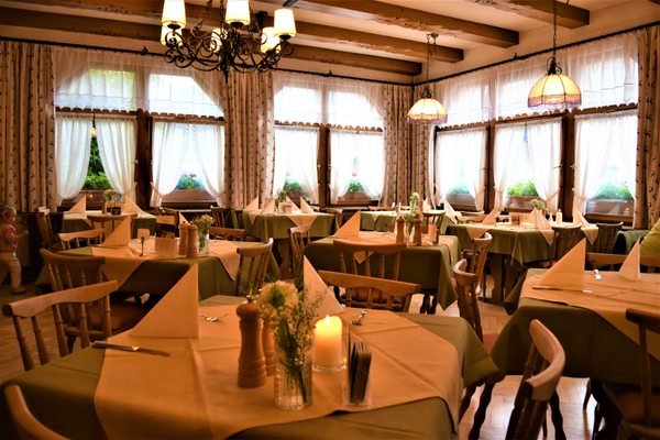Jägerstube & Walserstube restaurant in Lech, Austria
