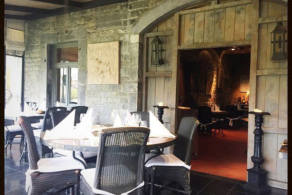 Les Pieds dans le Plat, Restaurant in Marenne