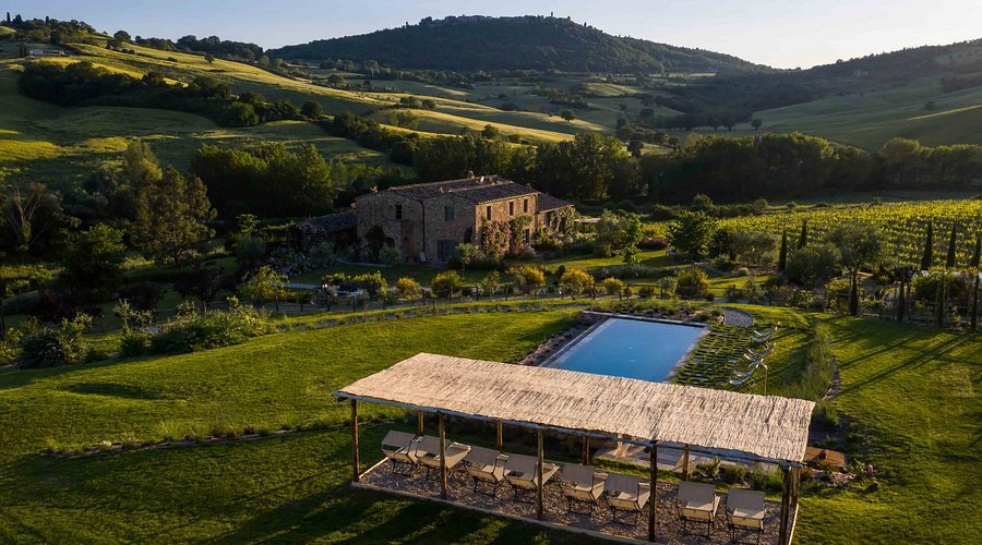 Follonico Suite B&B hotel in Torrita di Siena, Italy