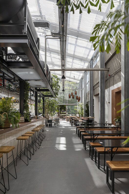 Mout, Restaurant in Damme