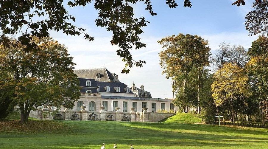 Auberge du Jeu de Paume hotel in Chantilly, France