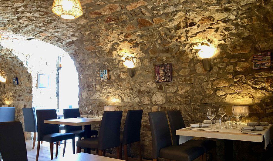 La Gruta, Restaurant in L'Escala