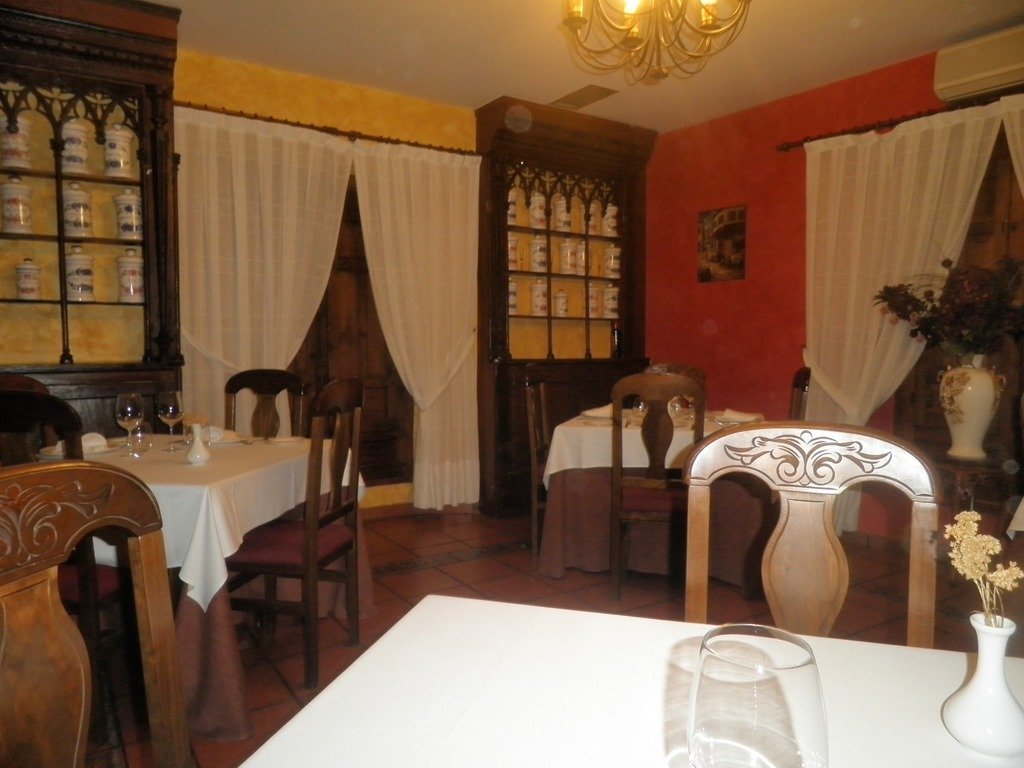 La Botica de Matapozuelos restaurant in Matapozuelos, Spain