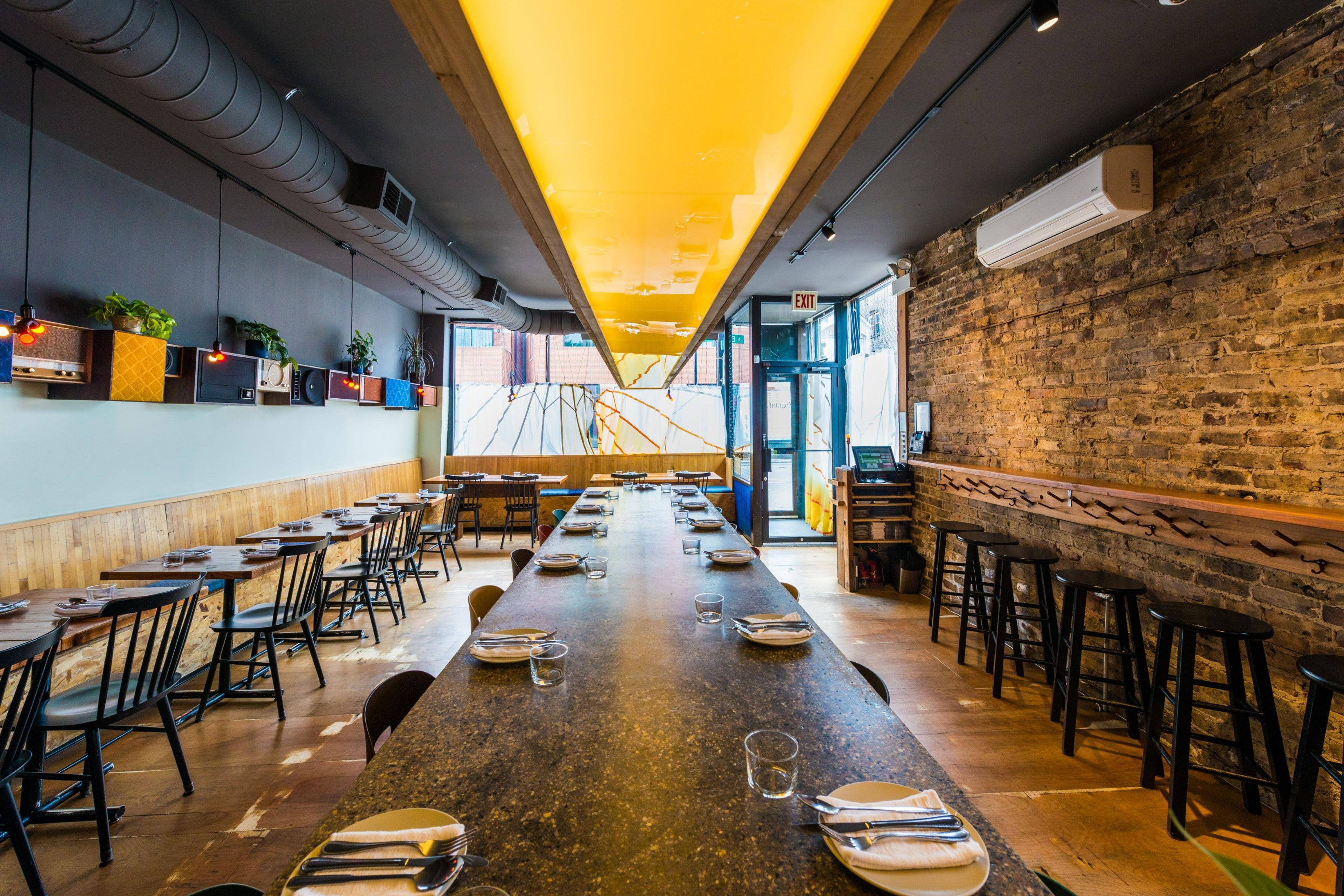 Parachute restaurant in Chicago, United States