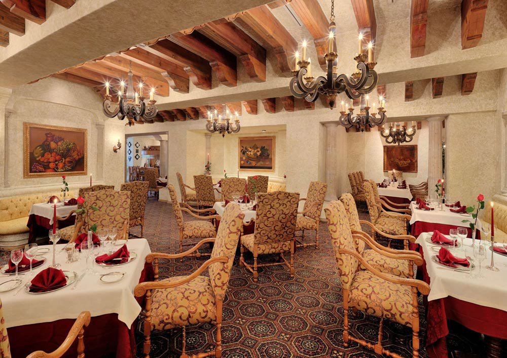 Antonio's, Restaurant in Manilla