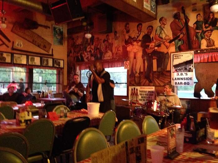 LC’s restaurant in Kansas City, United States