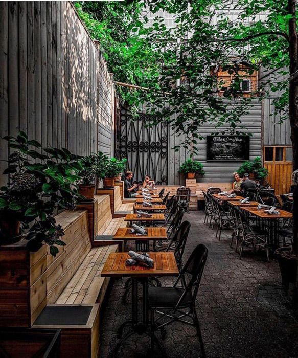 Open restaurant in Alacant