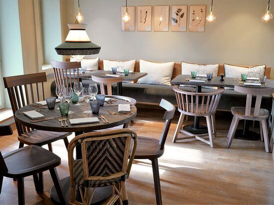 Le Café des Artistes restaurant in Paris, France