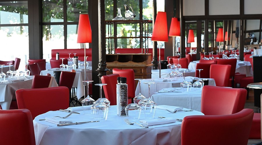 Le Saint-Laurent restaurant in Saint-Laurent-sur-Saône, France
