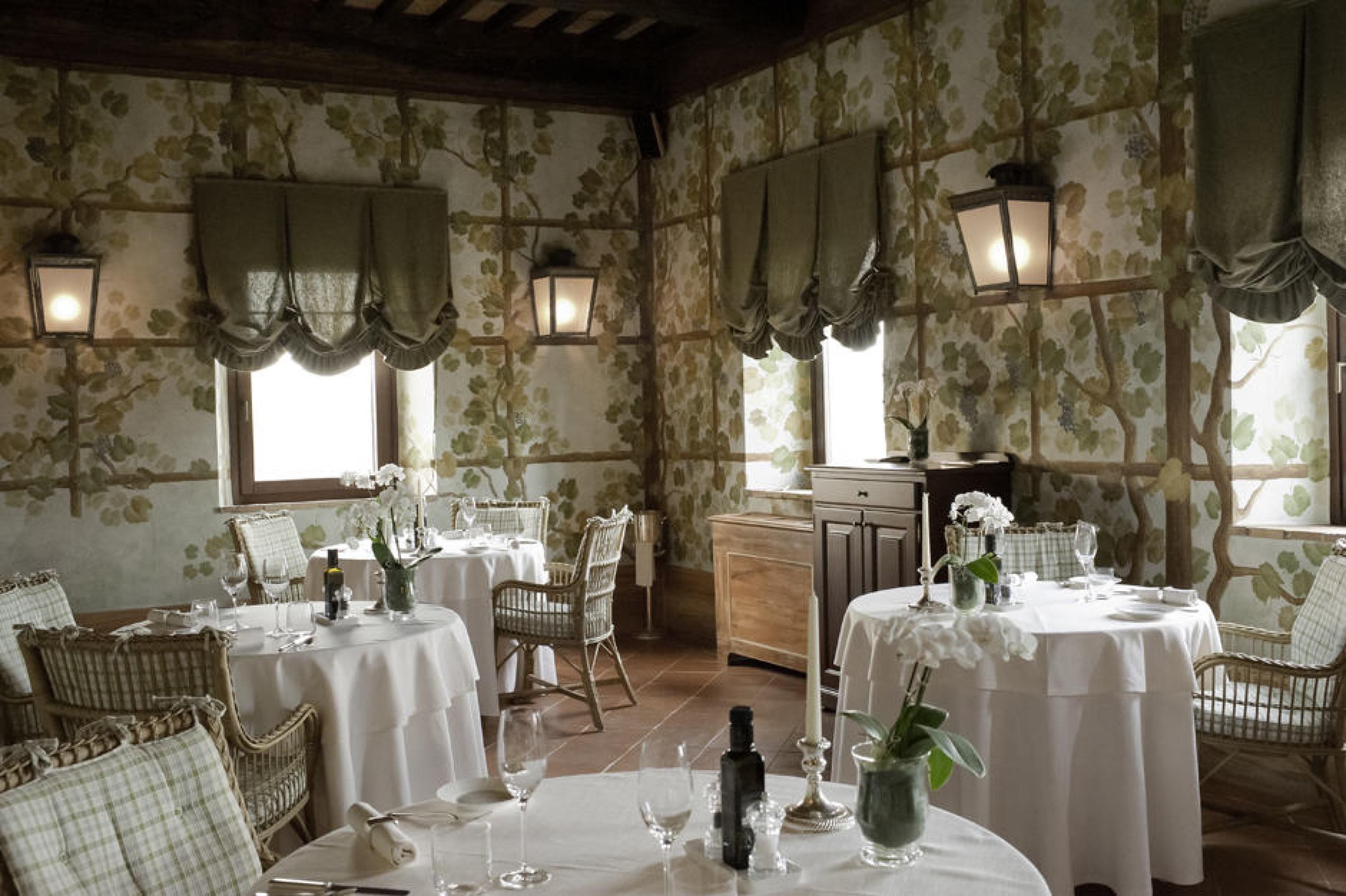La Sala dei Grapoli restaurant in Poggio alle Mura, Italy