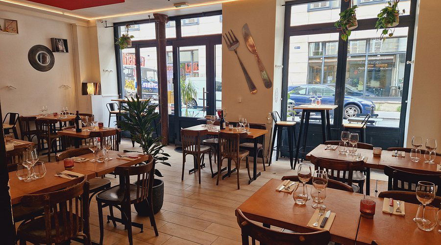 Nous 4, Restaurant in Paris