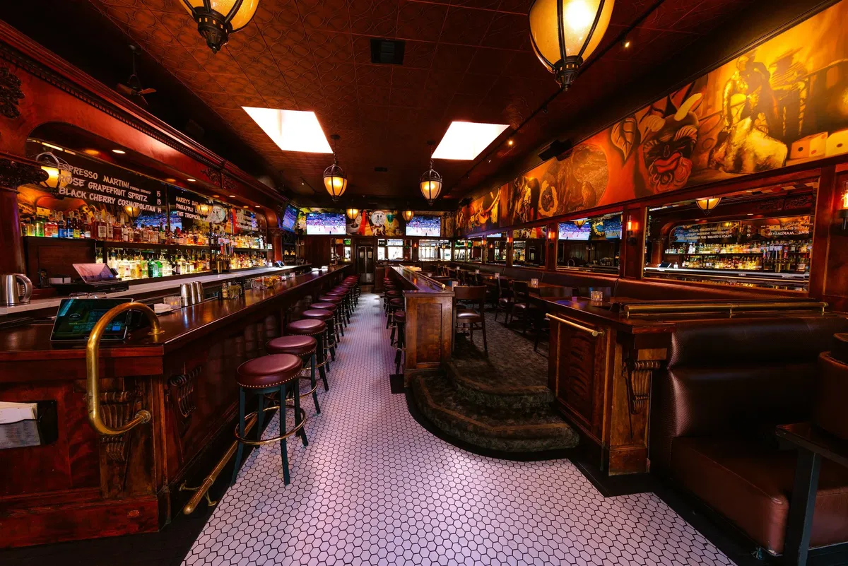 hero-external-www-harrysbarsf-