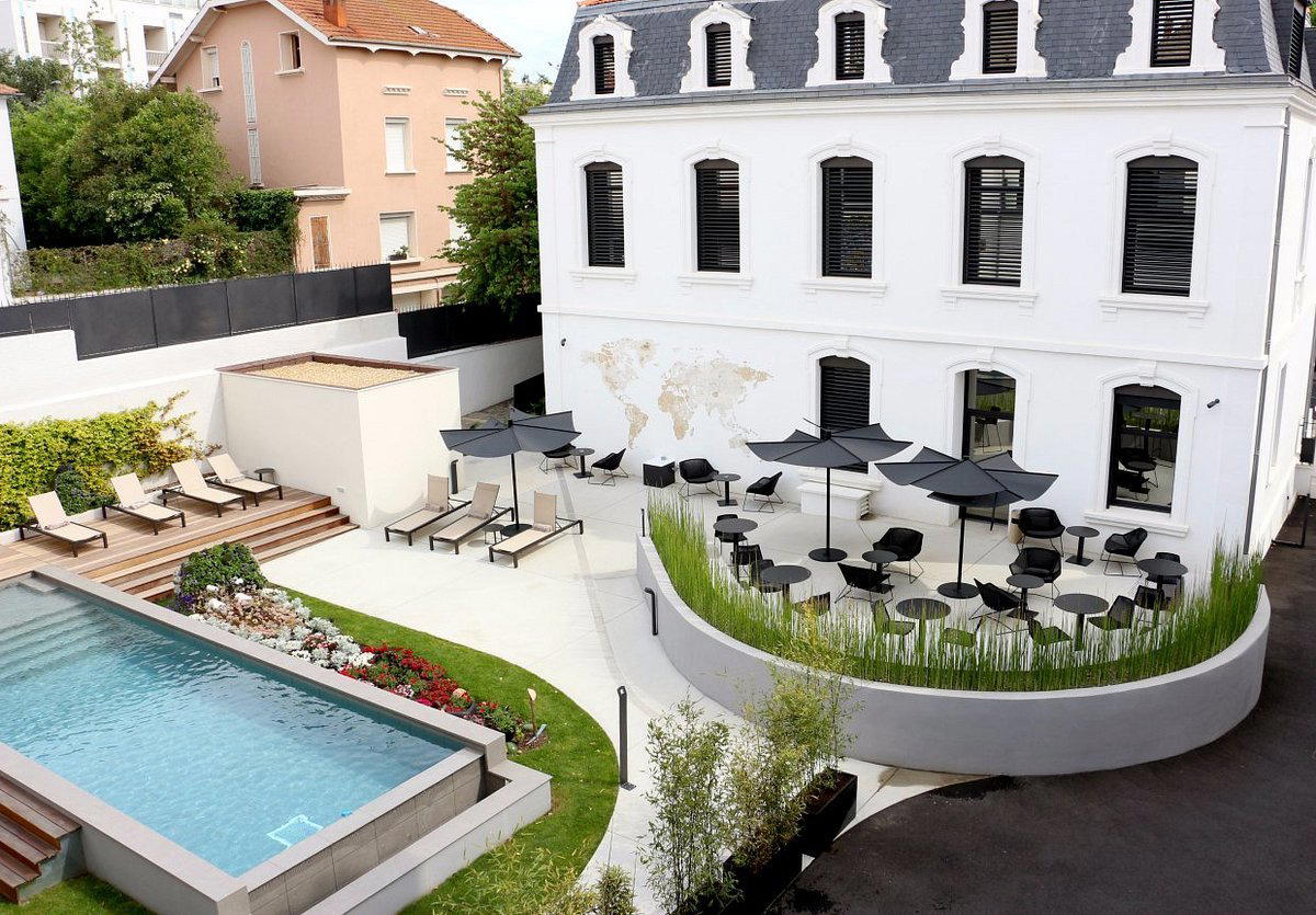Au Lavoir restaurant in Colombiers, France