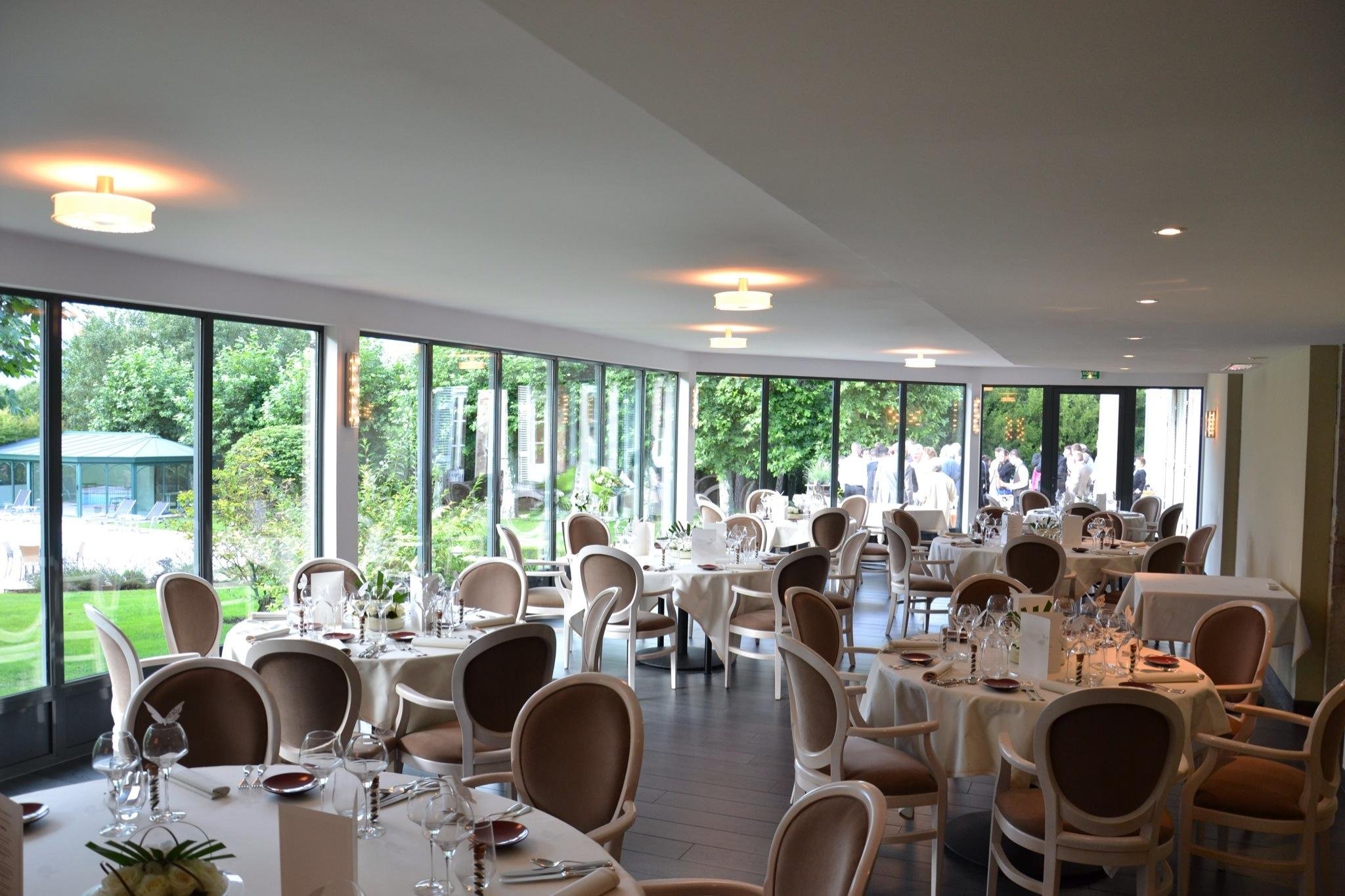 Château du Mont Joly, Restaurant in Sampans