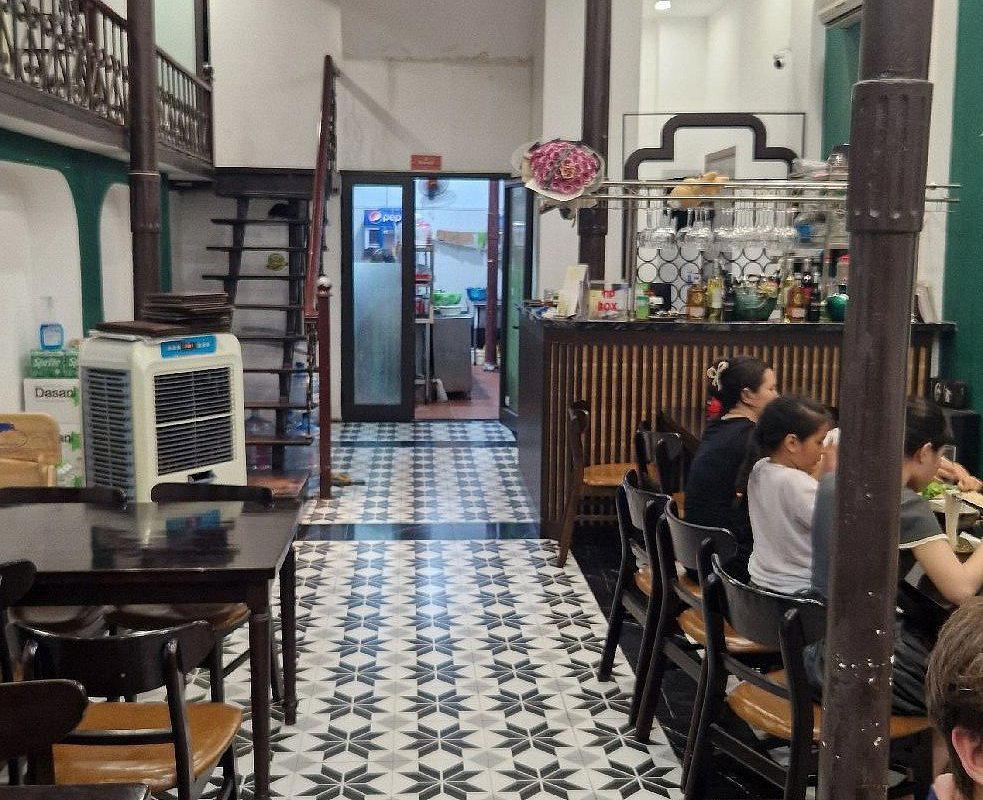 A Bản Mountain Dew restaurant in Hanoi