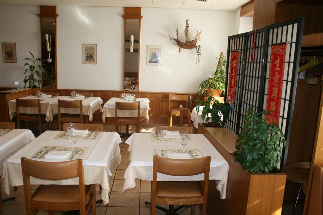 Njørd café, Restaurant in Aubonne