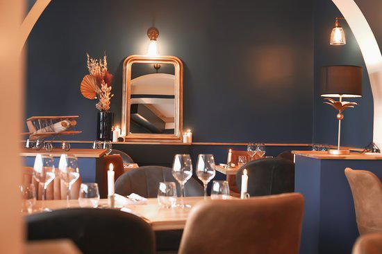 Le Pavillon Bleu restaurant in Olivet, France