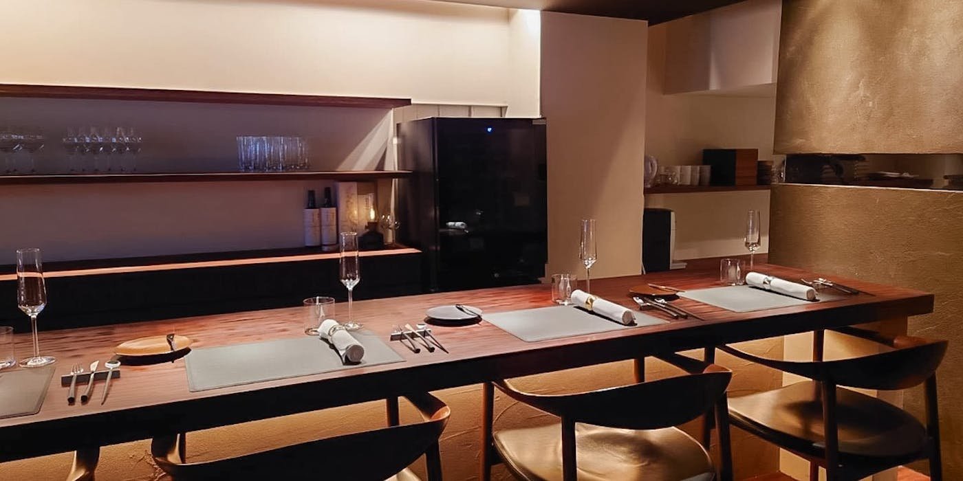 Le Logis h, Restaurant in Osaka